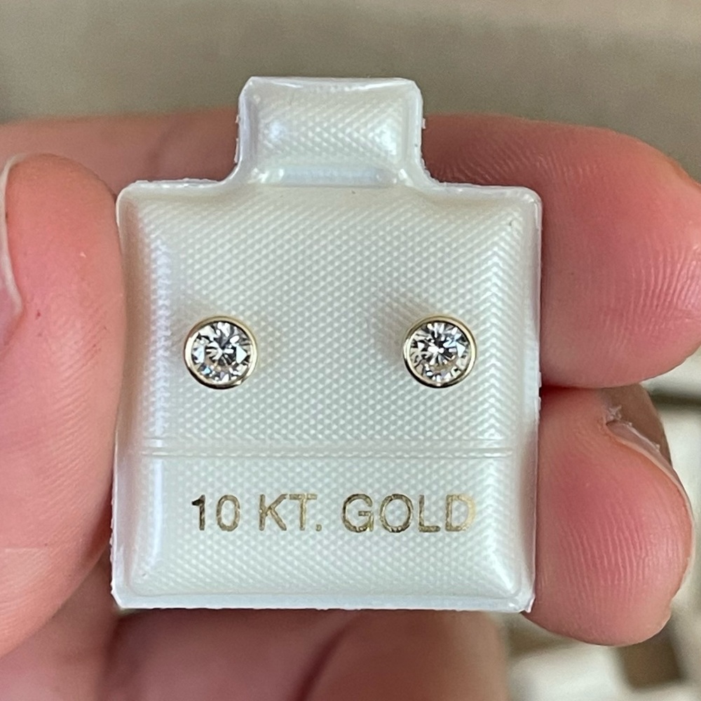 10k Solid Gold Stud Earrings✨